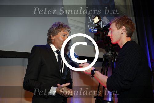 Amsterdam 17 januari 2013
Matthijs v Nieuwkek wordt uitgeroepen voor omroepman van het jaar en krijgt de prijs overhandigd uit handen van John de Mol.
Peter Smulders bv