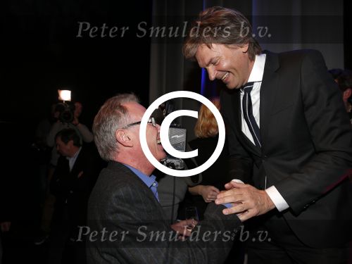 Amsterdam 17 januari 2013
Matthijs v Nieuwkek wordt uitgeroepen voor omroepman van het jaar en krijgt de prijs overhandigd uit handen van John de Mol.
Peter Smulders bv