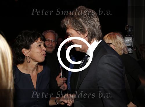 Amsterdam 17 januari 2013
Matthijs v Nieuwkek wordt uitgeroepen voor omroepman van het jaar en krijgt de prijs overhandigd uit handen van John de Mol.
Peter Smulders bv