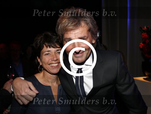 Amsterdam 17 januari 2013
Matthijs v Nieuwkek wordt uitgeroepen voor omroepman van het jaar en krijgt de prijs overhandigd uit handen van John de Mol.
Peter Smulders bv
