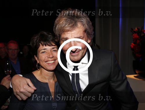 Amsterdam 17 januari 2013
Matthijs v Nieuwkek wordt uitgeroepen voor omroepman van het jaar en krijgt de prijs overhandigd uit handen van John de Mol.
Peter Smulders bv