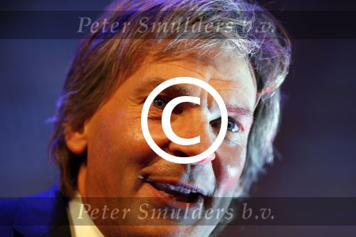 Amsterdam 17 januari 2013
Matthijs v Nieuwkek wordt uitgeroepen voor omroepman van het jaar en krijgt de prijs overhandigd uit handen van John de Mol.
Peter Smulders bv