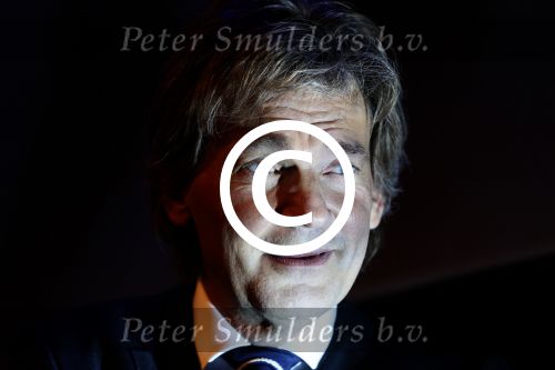 Amsterdam 17 januari 2013
Matthijs v Nieuwkek wordt uitgeroepen voor omroepman van het jaar en krijgt de prijs overhandigd uit handen van John de Mol.
Peter Smulders bv