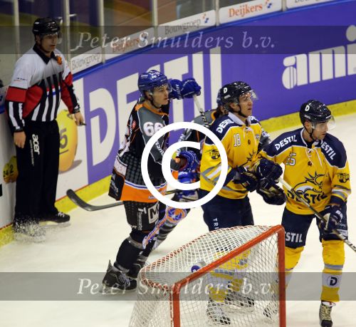 Tilburg, 13 Januari 2013
Finale Ijshockey tussen Kemphanen-Tilburg Trappers, eindstand 3-5
Mike Verschuren (No. 66)
Foto Peter Smulders BV