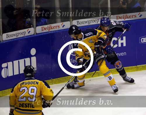 Tilburg, 13 Januari 2013
Finale Ijshockey tussen Kemphanen-Tilburg Trappers, eindstand 3-5
Mike Verschuren (No. 66)
Foto Peter Smulders BV