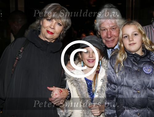 Amsterdam 21 december 2012
Premiere kerstcircus in carre. paul v Vliet met vrouw en kleindochters
Peter Smulders bv