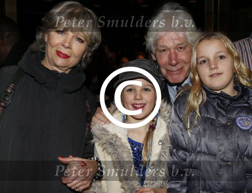 Amsterdam 21 december 2012
Premiere kerstcircus in carre. paul v Vliet met vrouw en kleindochters
Peter Smulders bv