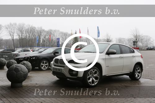 Hamburg 6 januari 2013
BMW X6 auto van Rafael v d Vaart bij het HSV stadion en trainingscomplex.
Peter Smulders bv