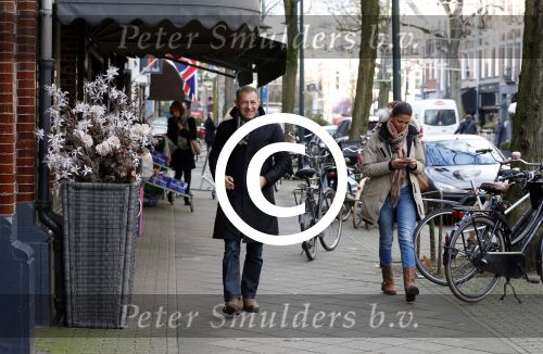 Amsterdam 10 januari 2013
Roland Kahn met vriendin op cornelis schuytstraat.
Peter Smulders bv