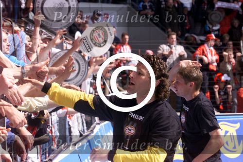 Eindhoven 6 mei 2001
PSV-Heerenveen 3-0
PSV Landskampioen 2000/2001
Ronald waterreus
Peter Smulders bv