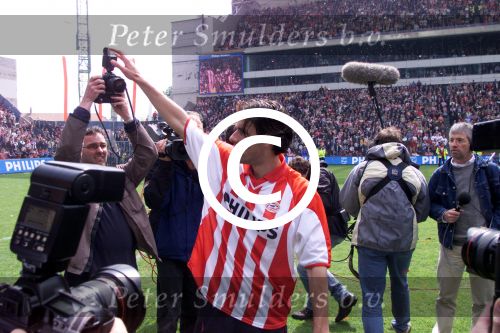Eindhoven 6 mei 2001
PSV-Heerenveen 3-0
PSV Landskampioen 2000/2001
Ruud v Nistelrooy 
Peter Smulders bv