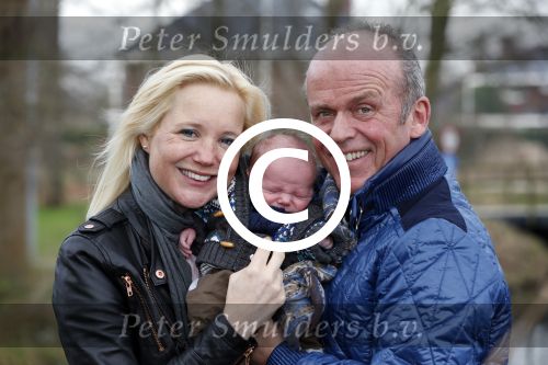Hoorn  12 januari 2012
Sonja Bakker met Jan Reus achter de kinderwagen met zoontje Bram op weg naar de lidl voor signeersessie.
Peter Smulders bv