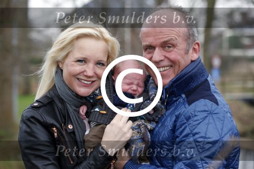 Hoorn  12 januari 2012
Sonja Bakker met Jan Reus achter de kinderwagen met zoontje Bram op weg naar de lidl voor signeersessie.
Peter Smulders bv