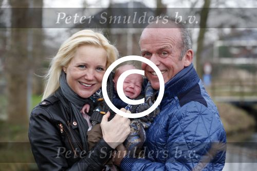 Hoorn  12 januari 2012
Sonja Bakker met Jan Reus achter de kinderwagen met zoontje Bram op weg naar de lidl voor signeersessie.
Peter Smulders bv