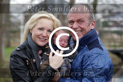 Hoorn  12 januari 2012
Sonja Bakker met Jan Reus achter de kinderwagen met zoontje Bram op weg naar de lidl voor signeersessie.
Peter Smulders bv