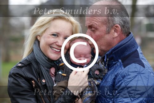 Hoorn  12 januari 2012
Sonja Bakker met Jan Reus achter de kinderwagen met zoontje Bram op weg naar de lidl voor signeersessie.
Peter Smulders bv