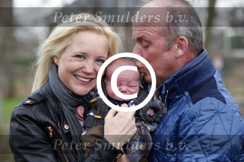 Hoorn  12 januari 2012
Sonja Bakker met Jan Reus achter de kinderwagen met zoontje Bram op weg naar de lidl voor signeersessie.
Peter Smulders bv