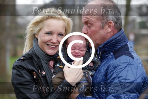 Hoorn  12 januari 2012
Sonja Bakker met Jan Reus achter de kinderwagen met zoontje Bram op weg naar de lidl voor signeersessie.
Peter Smulders bv