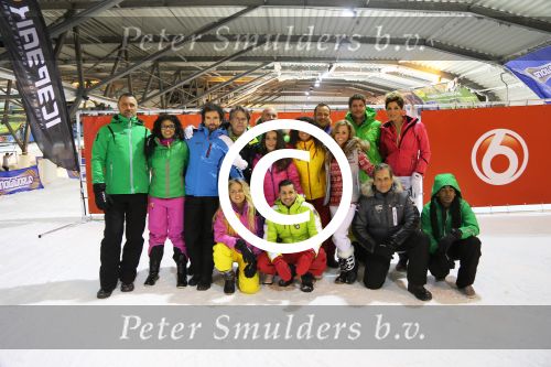 Wormerveer, 17 Januari 2013
Perspresentatie SBS van Vliegende Hollanders: Sterren van de Schans
Chiemene v Oosterhout, Ingrid Jansen, Jody, Bernal, Koert-Jan de Bruijn, Emile Ratelband, Geert Hoes, Kelly v d Veer, Sita Vermeulen, Shary-An Nivila, Mari v d Ven, Dean Saunders, Robert Schoemachr, Bibi Breijman, Keizer Rozelsky, John de Wolf
Foto Peter Smulders BV