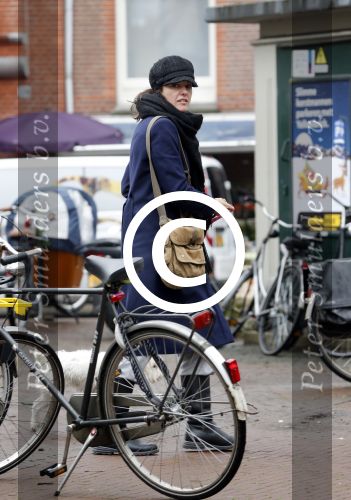 Amsterdam 24 december 2012
Susan Visser met hondje op de cornelis schuytstraat.
Peter Smulders bv