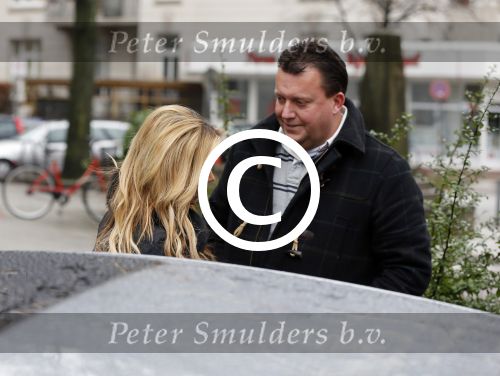 Hamburg 6 januari 2012
Sylvie v d Vaart vertrekt samen met damian en een vriendin met zoontje vanuit hun appartement / huis naar het park om met Damian te voetballen. Edwin Bredius
Peter Smulders bv