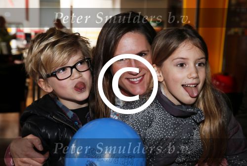 Rotterdam 3 januari 2012
Premiere Piet Piraat in Rotterdam. Tamara Seur met haar kinderen
Peter Smulders bv