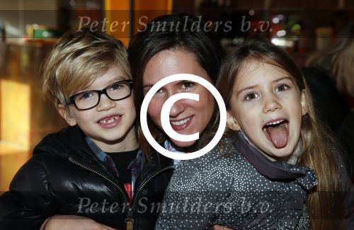Rotterdam 3 januari 2012
Premiere Piet Piraat in Rotterdam. Tamara Seur met haar kinderen
Peter Smulders bv