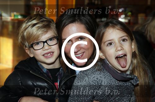 Rotterdam 3 januari 2012
Premiere Piet Piraat in Rotterdam. Tamara Seur met haar kinderen
Peter Smulders bv