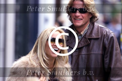 Amsterdam 5 mei 2001

Tatjana met haar verloofde Keith.

Peter Smulders bv