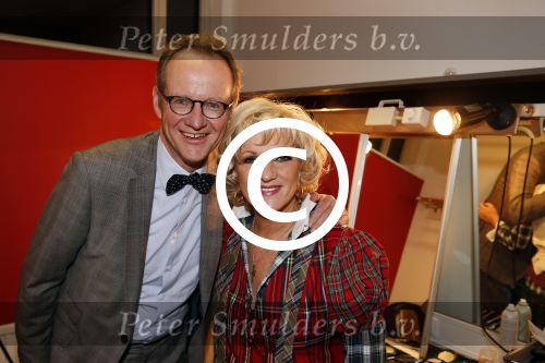 Utrecht 5 januari 2012
Premiere show Tineke Schouten in schouwburg Utrecht. Tineke met haar nieuwe producent
Peter Smulders bv