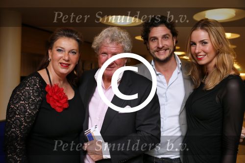 Utrecht 5 januari 2012
Premiere show Tineke Schouten in schouwburg Utrecht. Willibrord Frequin met vriendin en zoon Louis en vriendin
Peter Smulders bv