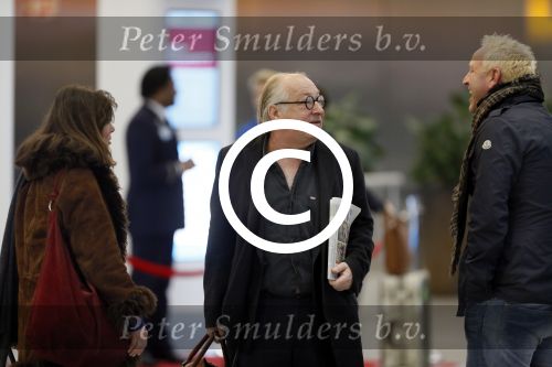 Schiphol 27 december 2012
Youp v t Hek en zijn vrouw Debbie Petter vertrekken vanaf schiphol op vakantie. Gordon
Peter Smulders bv