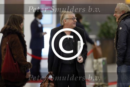 Schiphol 27 december 2012
Youp v t Hek en zijn vrouw Debbie Petter vertrekken vanaf schiphol op vakantie. Gordon
Peter Smulders bv