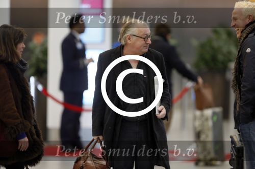 Schiphol 27 december 2012
Youp v t Hek en zijn vrouw Debbie Petter vertrekken vanaf schiphol op vakantie. Gordon
Peter Smulders bv