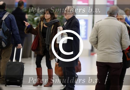 Schiphol 27 december 2012
Youp v t Hek en zijn vrouw Debbie Petter vertrekken vanaf schiphol op vakantie.
Peter Smulders bv