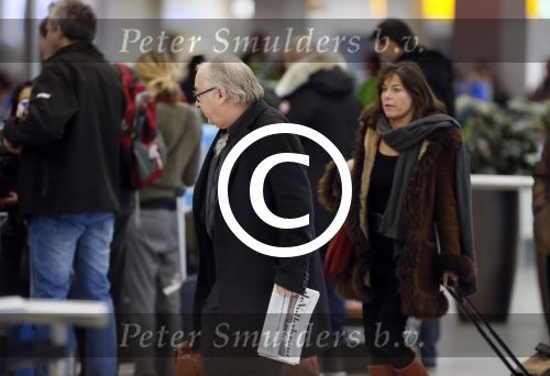 Schiphol 27 december 2012
Youp v t Hek en zijn vrouw Debbie Petter vertrekken vanaf schiphol op vakantie.
Peter Smulders bv