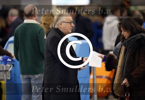 Schiphol 27 december 2012
Youp v t Hek en zijn vrouw Debbie Petter vertrekken vanaf schiphol op vakantie.
Peter Smulders bv