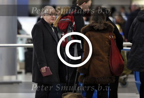 Schiphol 27 december 2012
Youp v t Hek en zijn vrouw Debbie Petter vertrekken vanaf schiphol op vakantie.
Peter Smulders bv