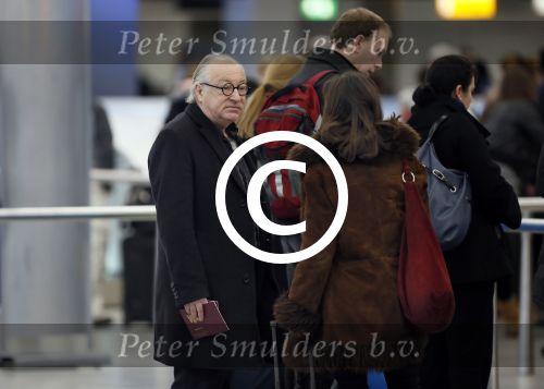 Schiphol 27 december 2012
Youp v t Hek en zijn vrouw Debbie Petter vertrekken vanaf schiphol op vakantie.
Peter Smulders bv