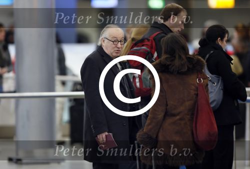 Schiphol 27 december 2012
Youp v t Hek en zijn vrouw Debbie Petter vertrekken vanaf schiphol op vakantie.
Peter Smulders bv