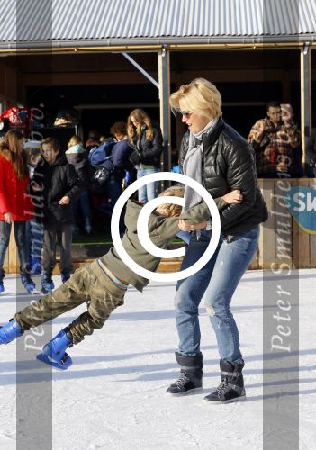Amsterdam 12 januari 2014
Schaatsbaan op het museumplein. Max Bo en Anouk Smulders