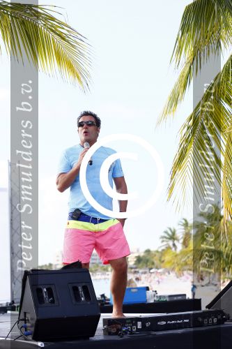 Curacao 31 december 2013
Gerard Joling bij Lions Dive op het strand.