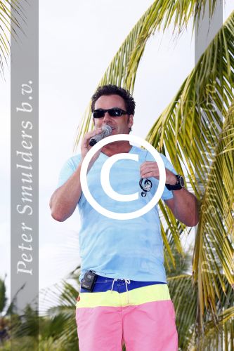 Curacao 31 december 2013
Gerard Joling bij Lions Dive op het strand.