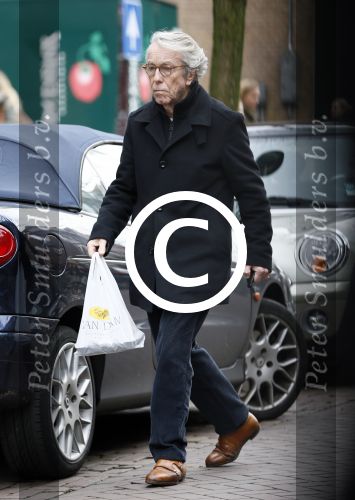 Amsterdam 8 januari 2013
Louis v Dijk doet boodschappen op cornelis schuytstraat.