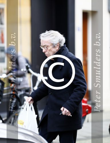 Amsterdam 8 januari 2013
Louis v Dijk doet boodschappen op cornelis schuytstraat.