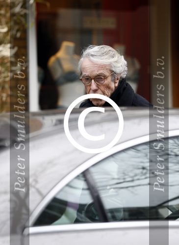 Amsterdam 8 januari 2013
Louis v Dijk doet boodschappen op cornelis schuytstraat.