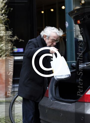 Amsterdam 8 januari 2013
Louis v Dijk doet boodschappen op cornelis schuytstraat.
