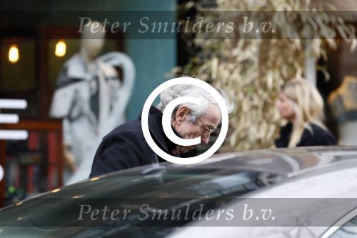 Amsterdam 8 januari 2013
Louis v Dijk doet boodschappen op cornelis schuytstraat.