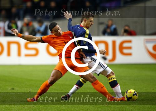Amsterdam, 19 November 2013
Oefeninterland Nederland-Colombia, eindstand 0-0
Memphis Depay in duel met zijn ploeggenoot van PSV, Santiago Arias
Foto Peter Smulders BV