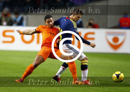 Amsterdam, 19 November 2013
Oefeninterland Nederland-Colombia, eindstand 0-0
Memphis Depay in duel met zijn ploeggenoot van PSV, Santiago Arias
Foto Peter Smulders BV